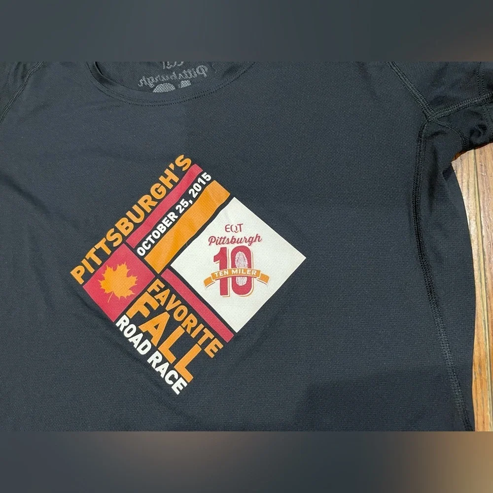 The North Face Black Graphic Tee - Picture 2 of 10